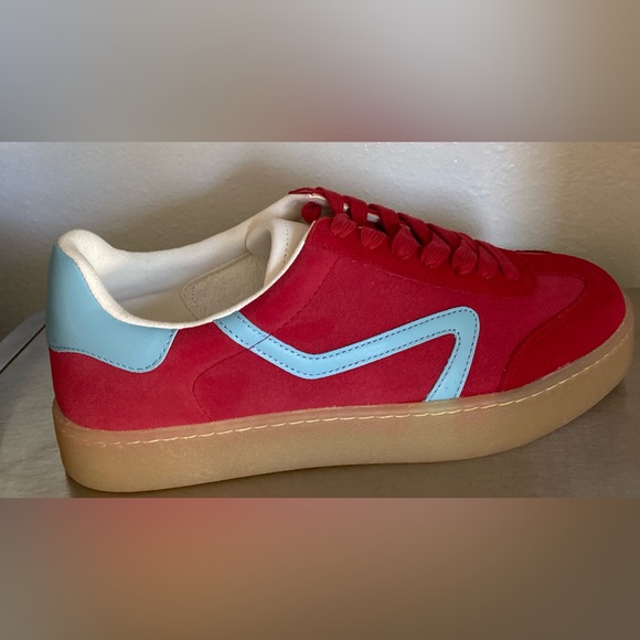 STEVE MADDEN WOMENS RED AND BLUE SNEAKERS - Picture 8 of 15